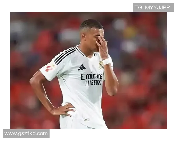 镜头捕捉：阿森纳赛场小动作引发热议